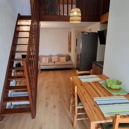 Maison Avec Jardin Dans Avec Piscine 山地圣母村